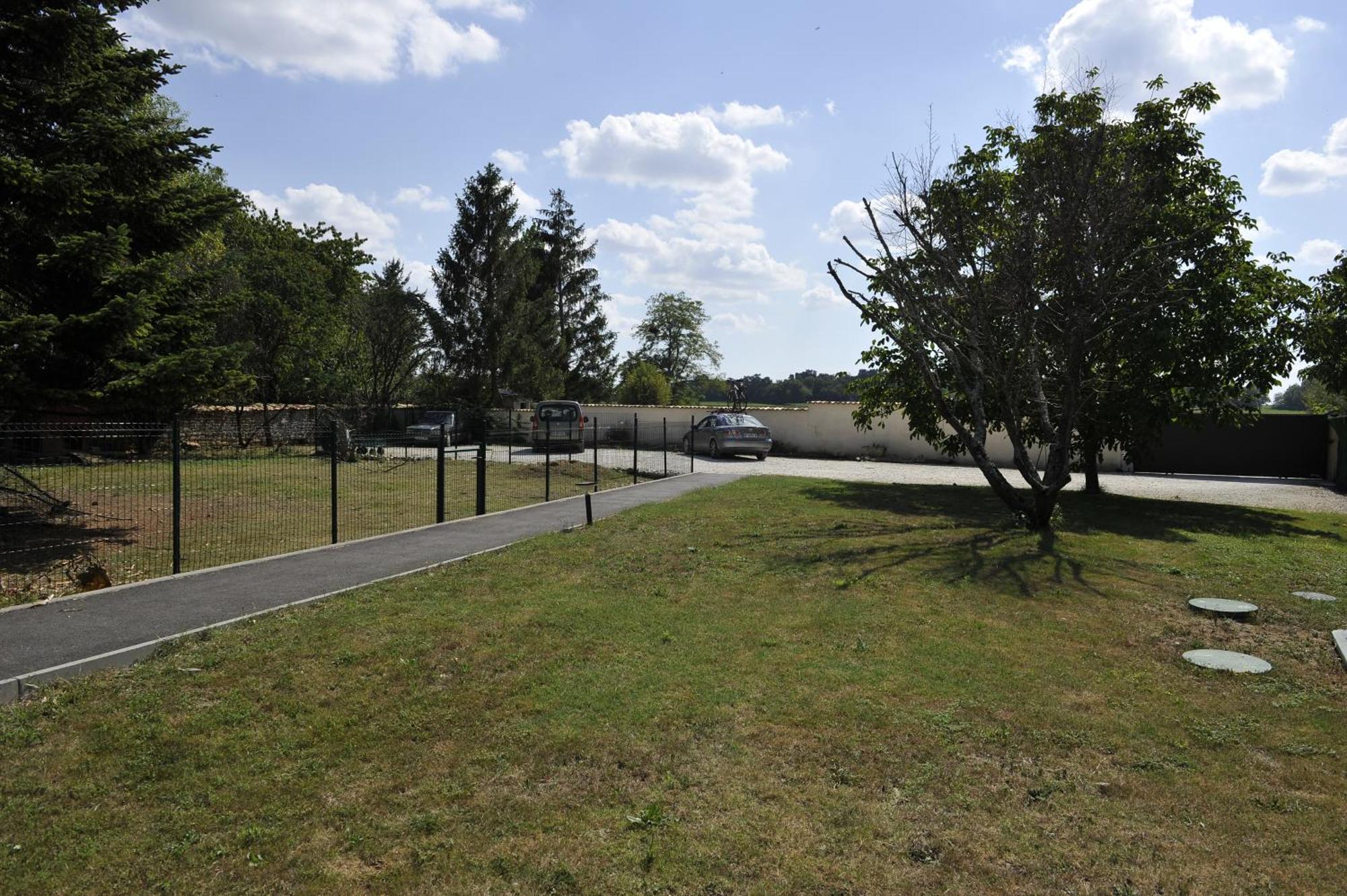 Jardin D'Arcy - Chambres D'Hotes Avec Piscine Et Spa Bois Exterior foto